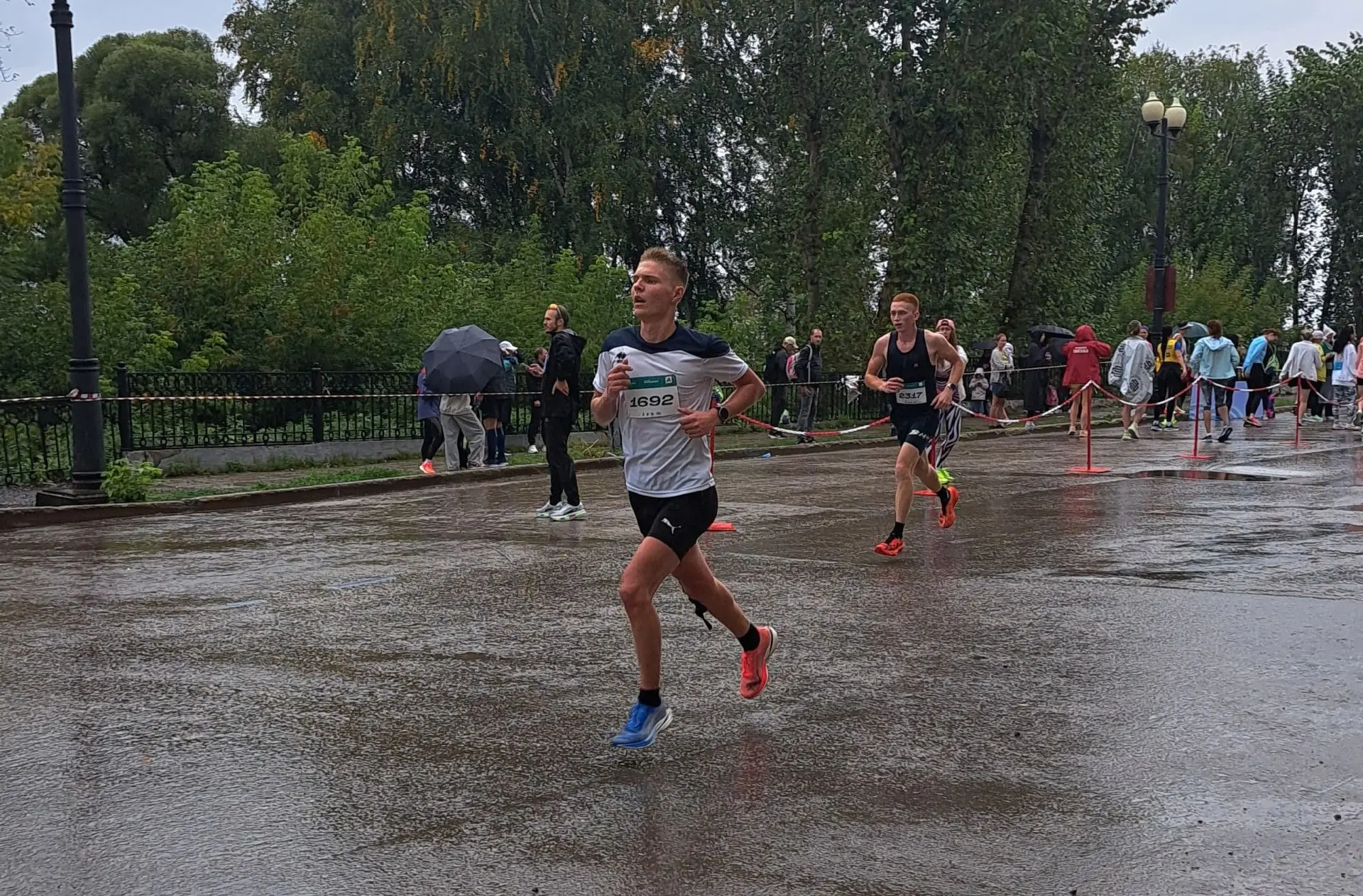 📌 Почти два десятка бегунов 🏃из Оханска приняли в эти выходные участие в большом спор...