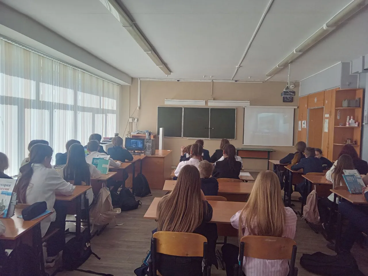 Кибербуллинг и безопасное поведение в интернете  Сегодня гимназисты приняли участие в онлайн-лекции,