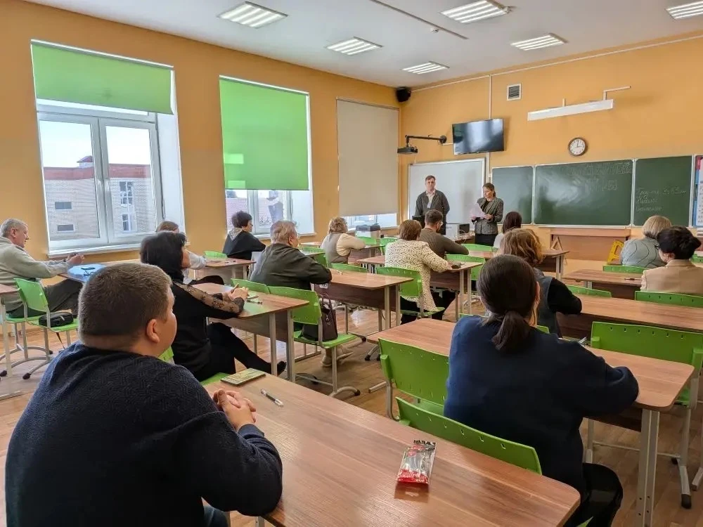 📝 Взрослые за партами: как это было?  Сегодня, 8 апреля, в стенах Колтушской школы было непривычно т