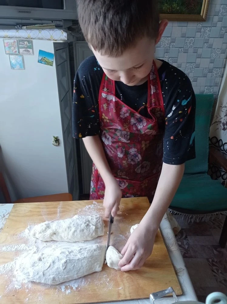 Ученик 4"А" класса  Танаев Максим с пользой проводит время на каникулах, участвуя в фестивале Русско