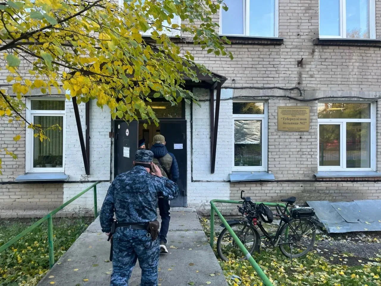 В Новосибирске мужчину с открытой формой туберкулёза принудительно отправили на лечение