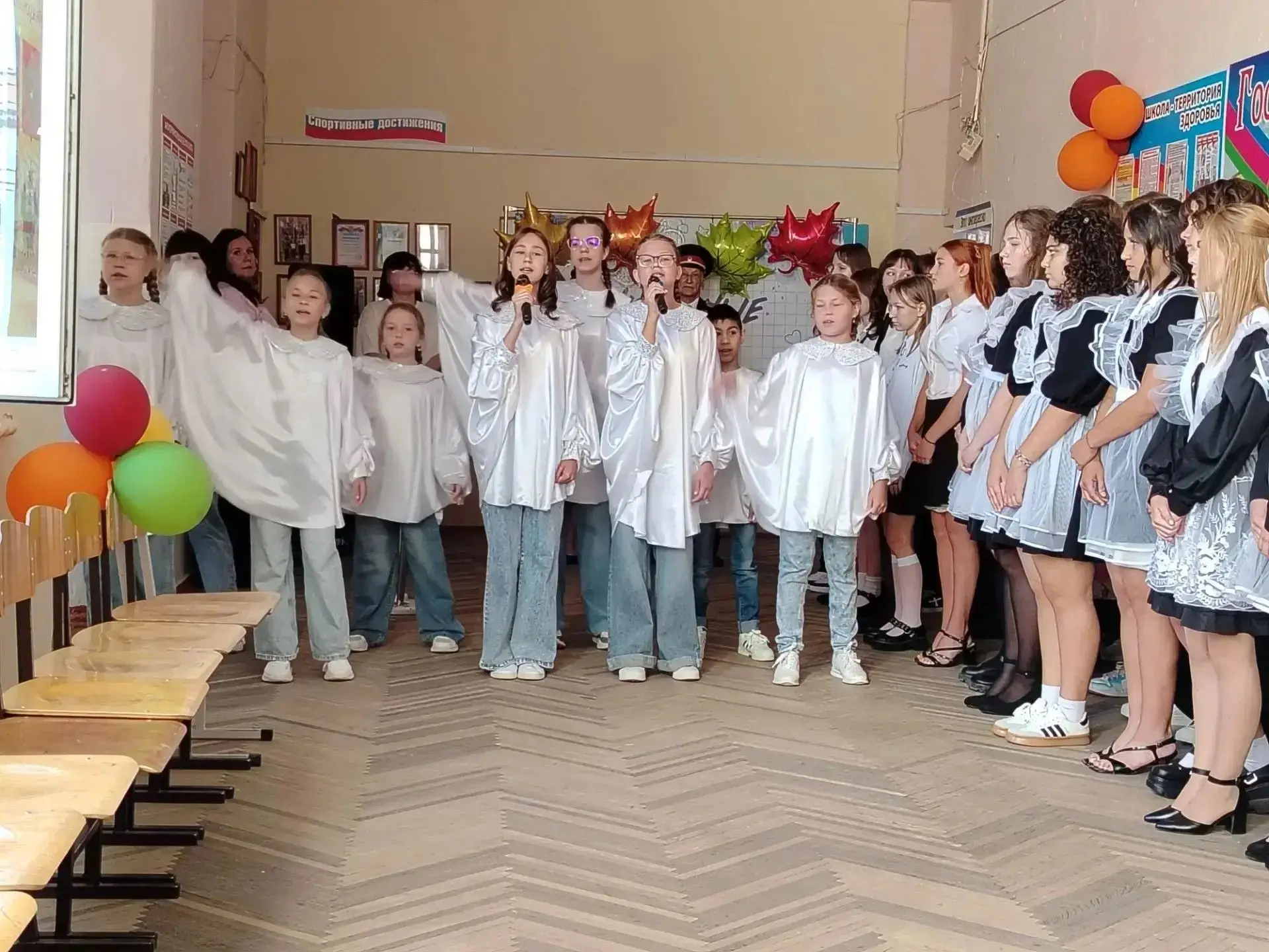 🕊️ С Днём знаний! Ансамбль «Карамельки» подарил школе № 14 трогательное выступление!