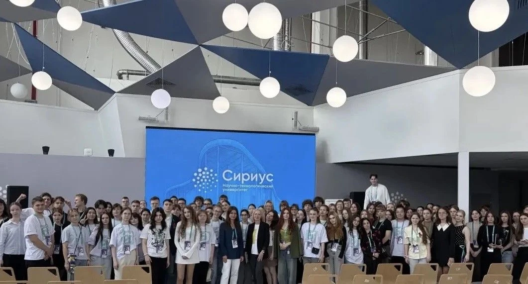 Принимаем большие вызовы вместе с Росмолодёжь.Гранты  ⚡️ 130 школьников со всей страны получили возм