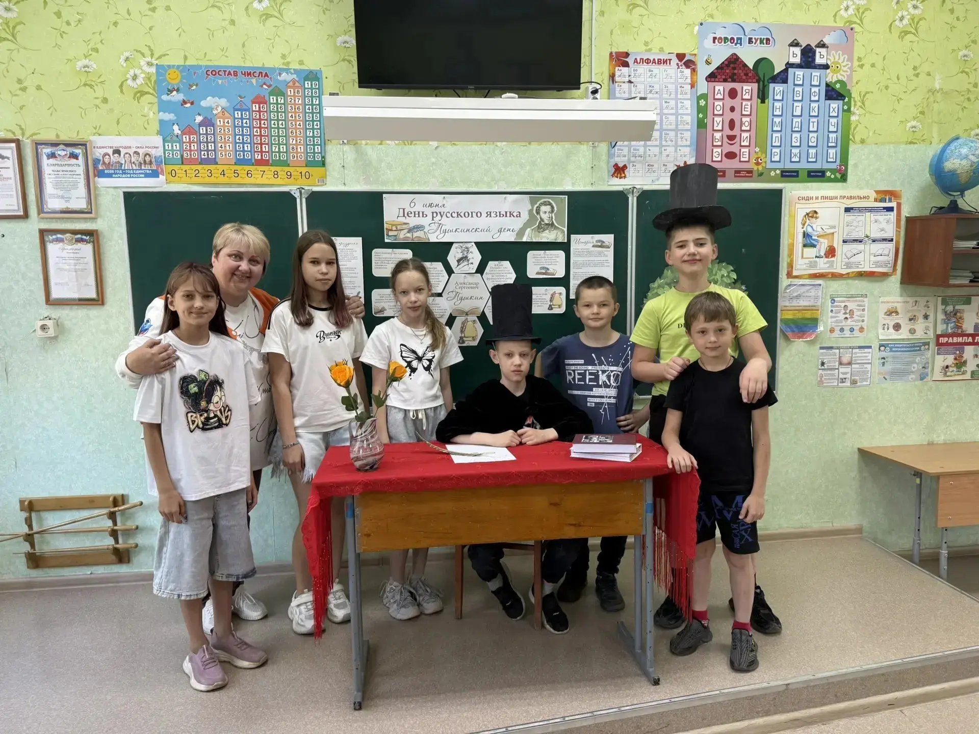 Язык — душа народа: в Брянковской гимназии прошёл День русского языка.