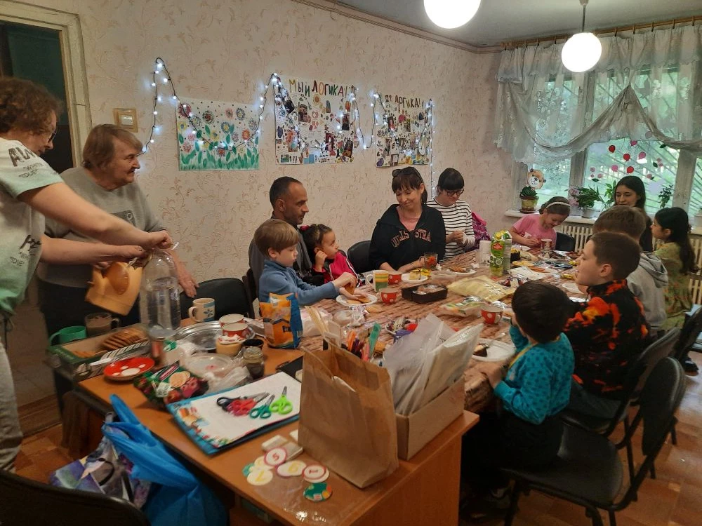 Завершился весёлый и  по-семейному добрый праздник очень приятным и вкусным - чаепитием!