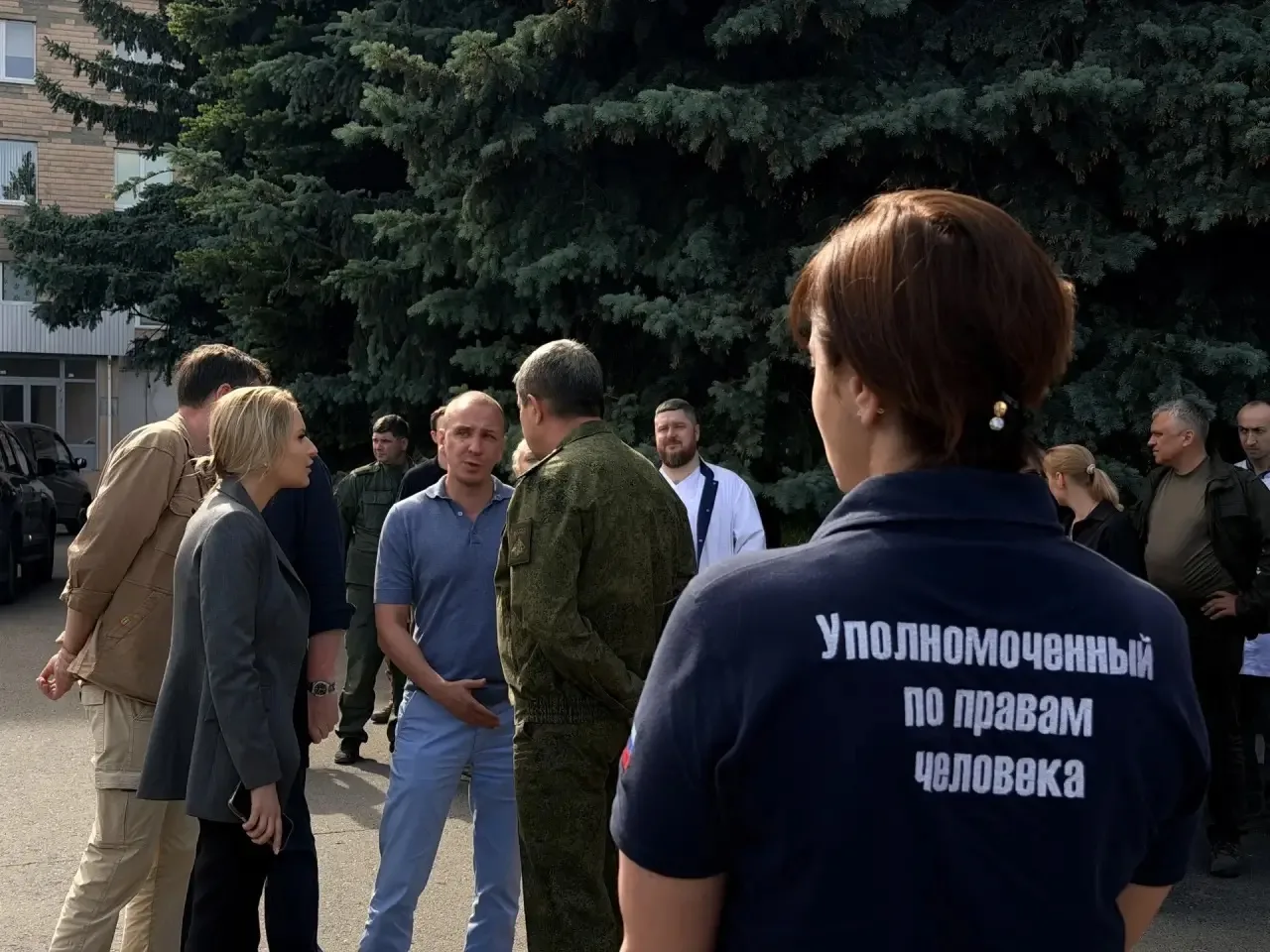 Навестили детей в больнице  Вместе с главой ЛНР Леонидом Пасечником прошли по палатам. Там лежат те,