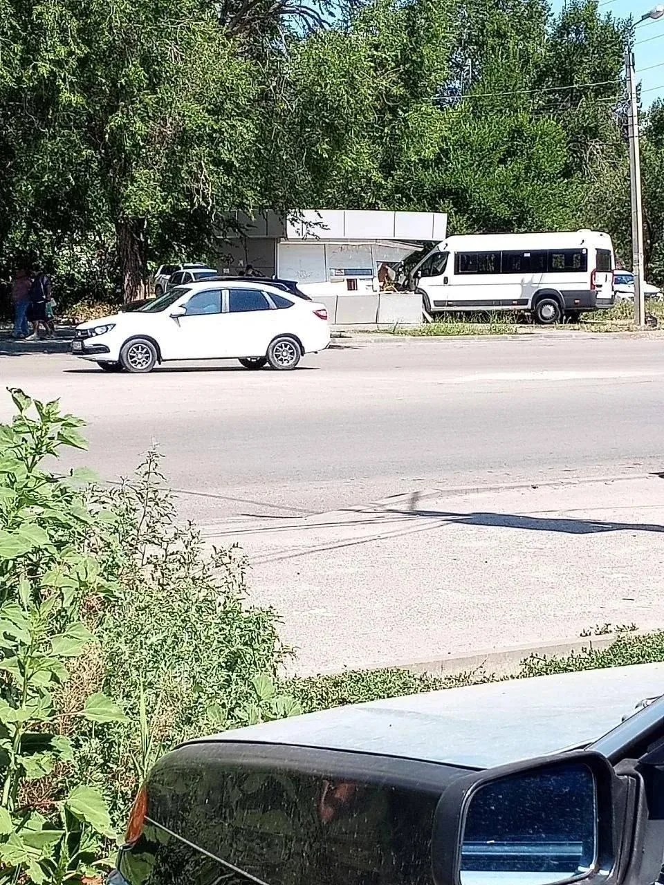🚌 Маршрутка врезалась в остановку в Красноармейском районе