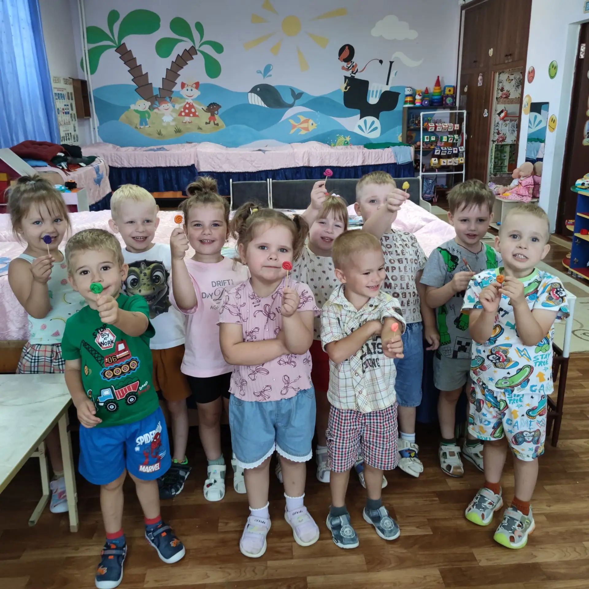 Сегодня у нас было «сладкое» занятие! 🍭 Ребята из средней группы лепили леденцы из пла...