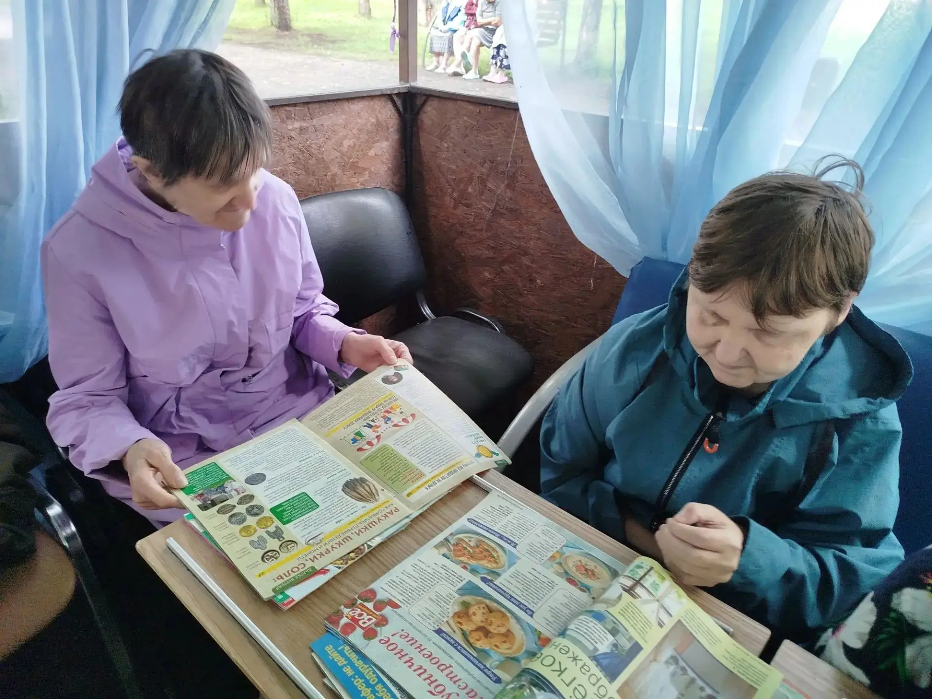 Получатели социальных услуг, обладают удивительной любовью к чтению, будь то погружение...