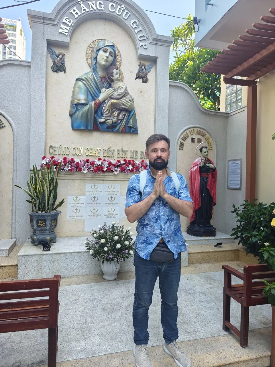🇻🇳✨ И снова христианский храм на улицах Нячанга ⛪️