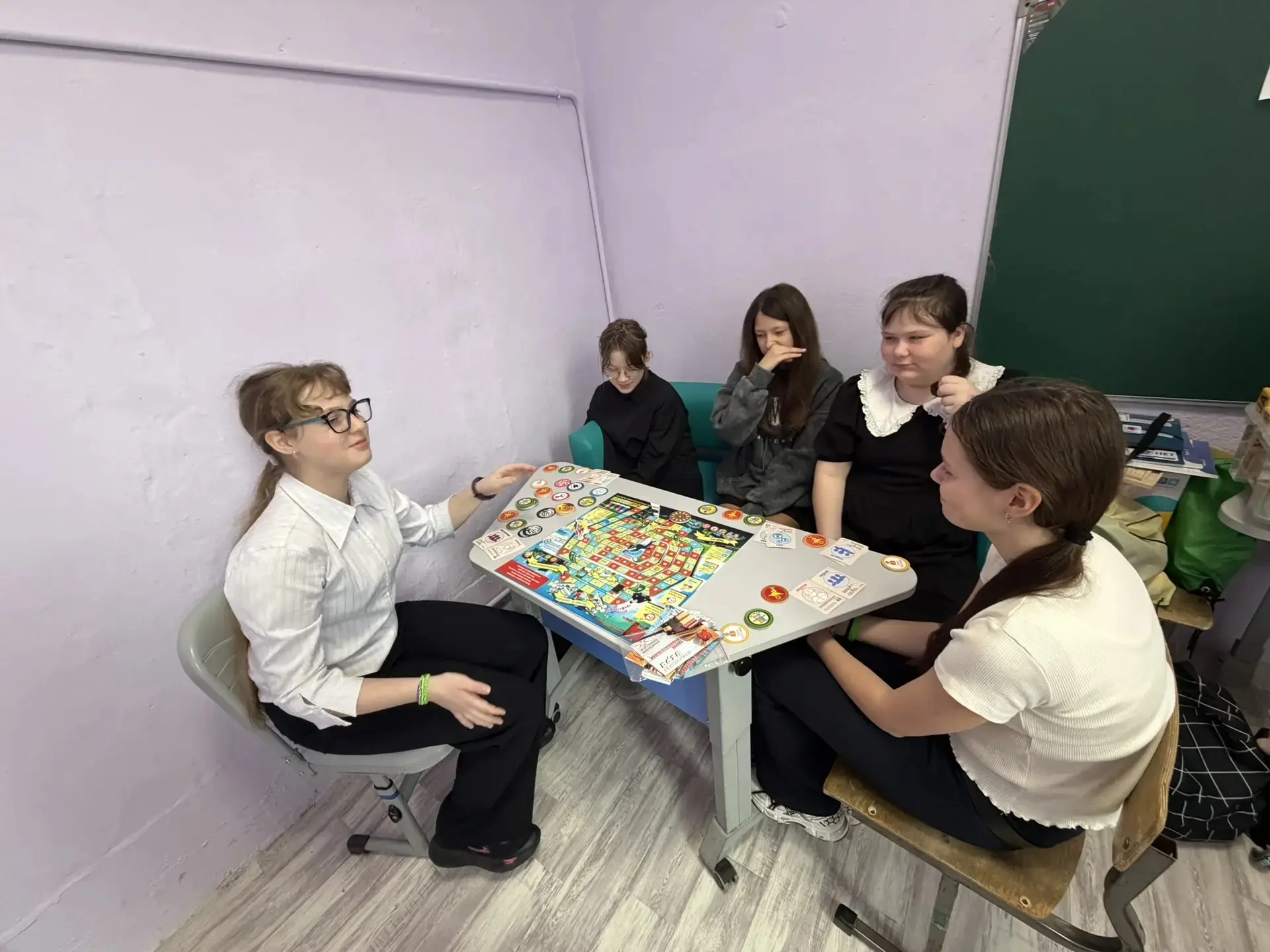 💡 Играем и учимся быть Человеком с большой буквы!  На внеурочной деятельности для наших подростков б