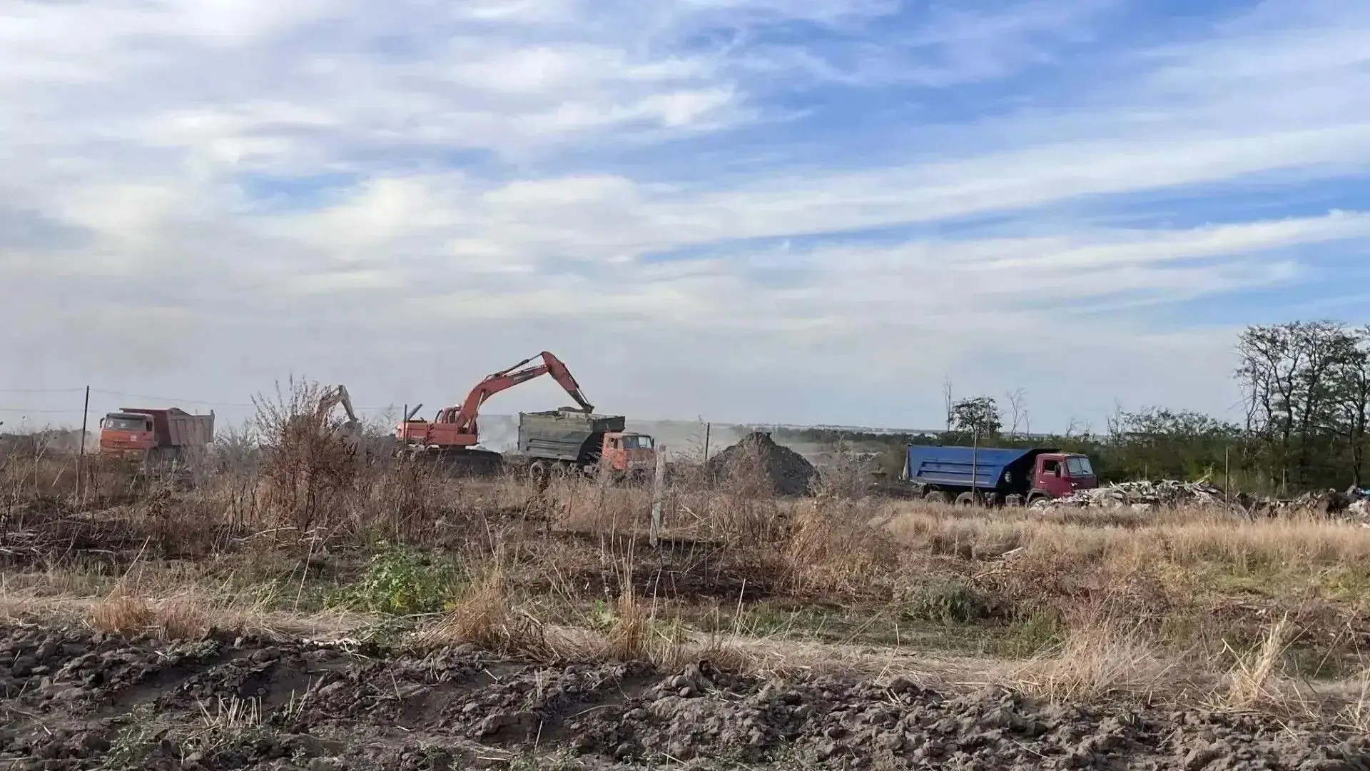В Благодарном тушат пожар на полигоне ТКО