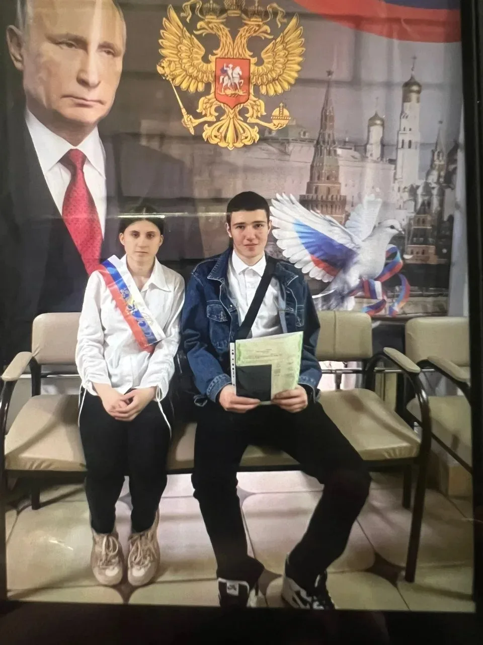 «Последний звонок»-потрясающе волнительный, трогательный праздник прощания с беззаботно...