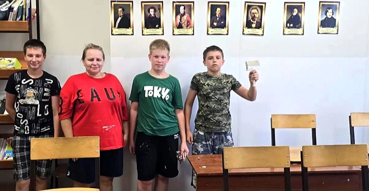 👍Школа активно готовится к новому учебному году, обновляются коридор, фойе и классы. Ученики не ост