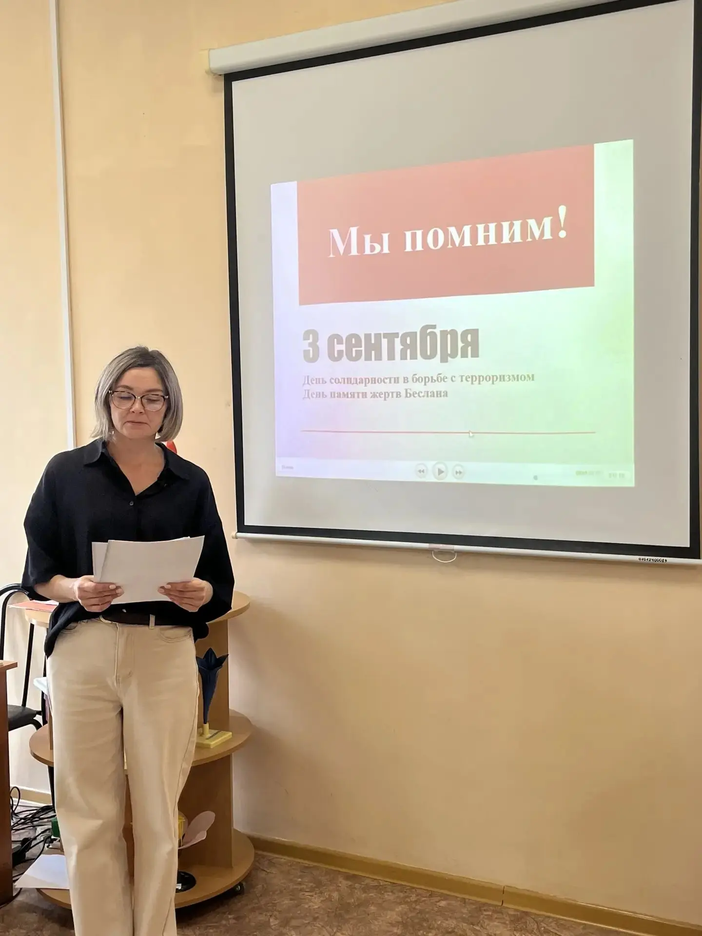 Час памяти в школе — это важное и эмоциональное мероприятие, посвященное трагическим со...