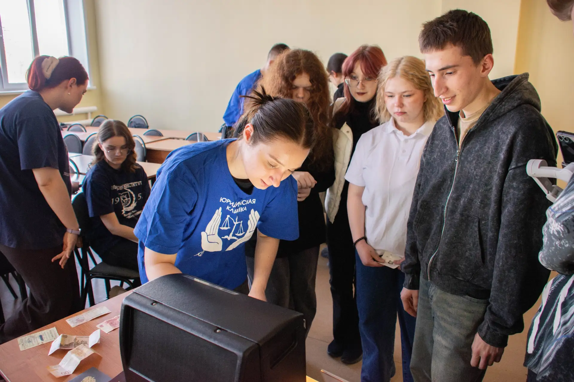 Один день из жизни студента: опыт 10 класса 🔥 Вместо скучных лекций — погоня за преступниками, настр