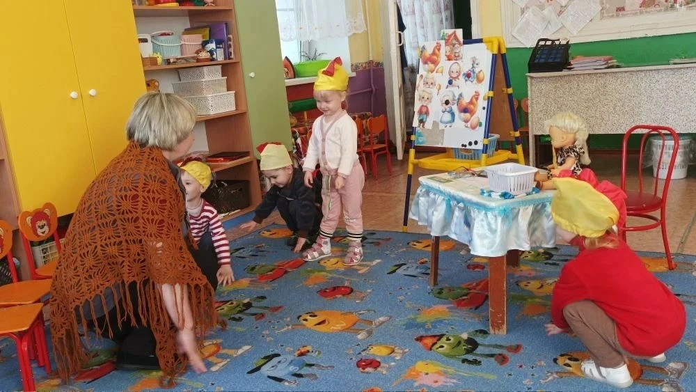 Сегодня в группе "Солнышко" прошло занятие, лепка по сказке "Муха-Цокотуха ". Такие творческие занят