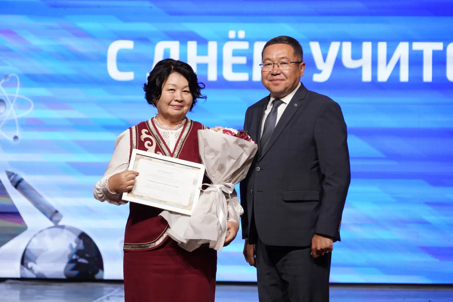 Педагоги-наставники удостоены премий Госсобрания – Эл Курултай. Вручение состоялось сег...