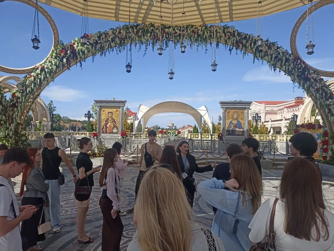 🛥Студенты ДОННУЭТ в «Родной гавани»  На прошлой неделе 30 наших студентов отправились в Севастополь,