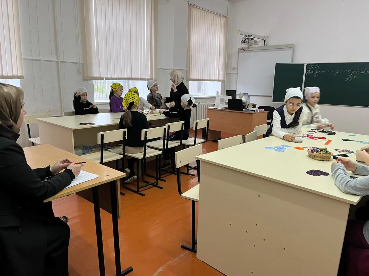 ОТКРЫТОЕ ЗАНЯТИЕ ЮНЫХ МАСТЕРИЦ  Сегодня в объединении «Рукодельница» прошло открытое занятие на тему