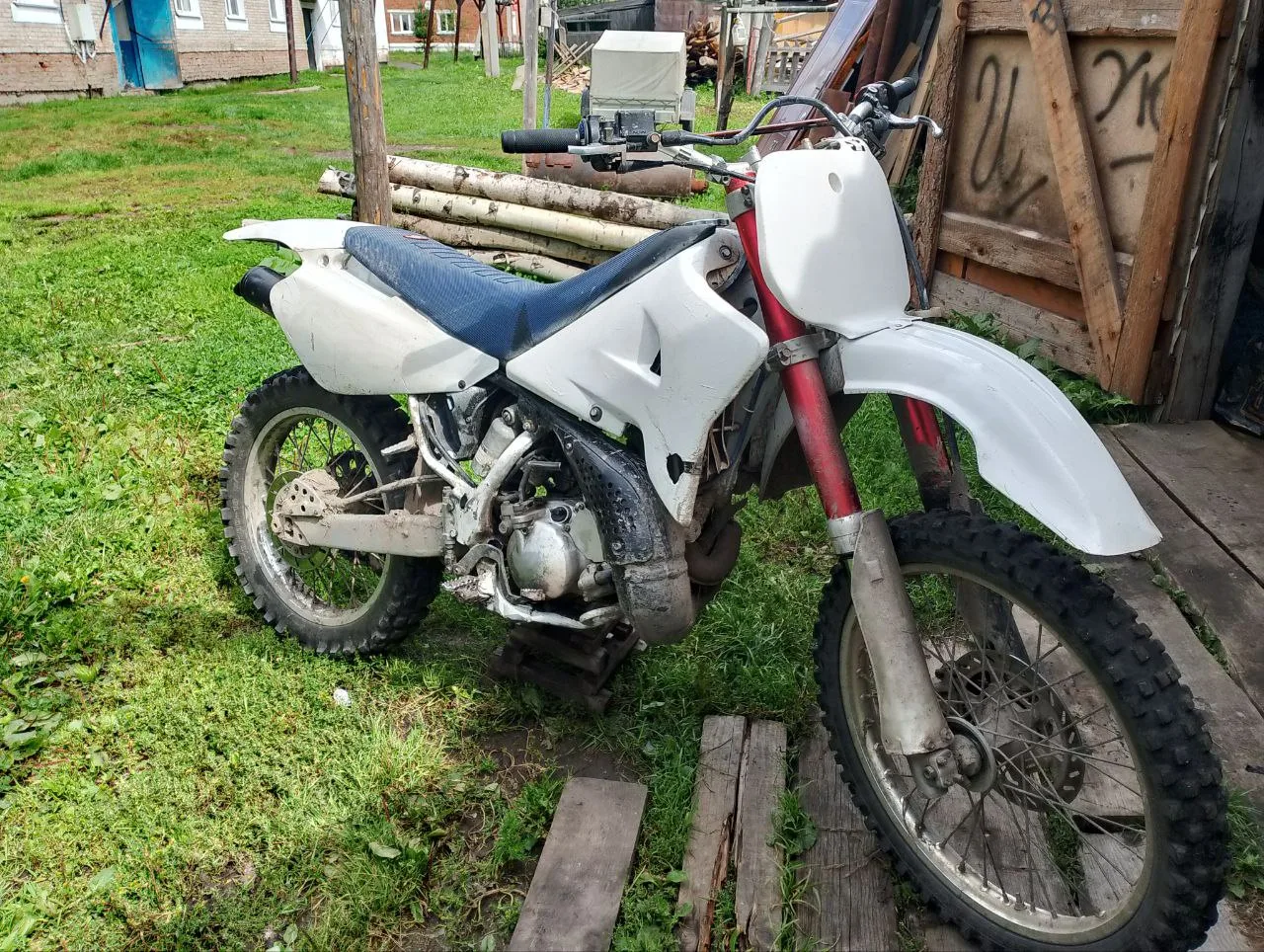Здравствуйте, продам эндуро Yamaha dt200wr модель 3хр , надо менять поршень и целиндр ,...