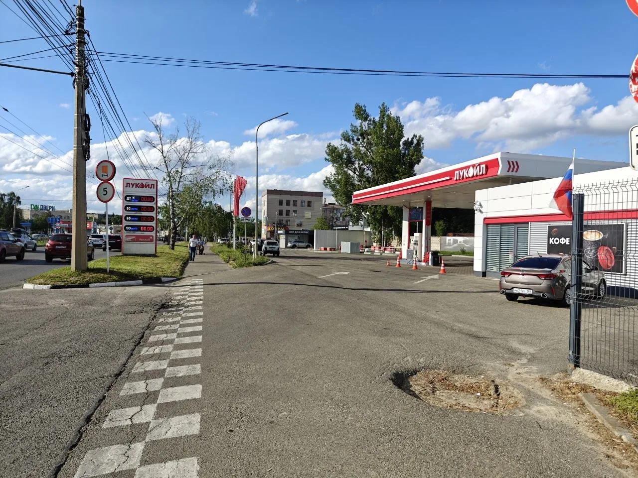 На Лукойле очередей нет, но есть ньюанс бензина тоже нет
