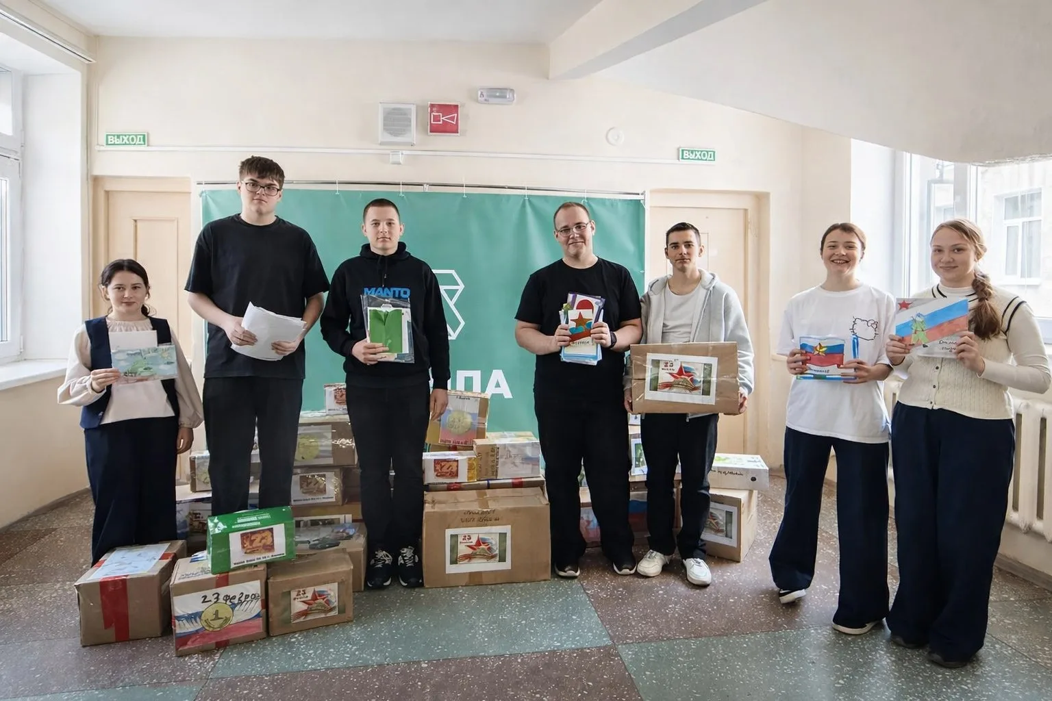 🥳 ПОЗДРАВЬ СОЛДАТА 🥳  💌 В школе прошла акция «Поздравь солдата». Дети писали письма, делали открытки
