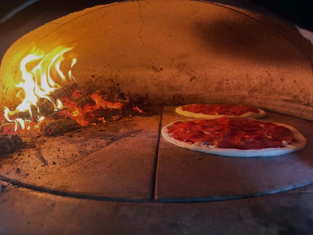 ПИЦЦА НА ДРОВАХ : ВКУС КОТОРОМУ 2000 ЛЕТ! 🍕