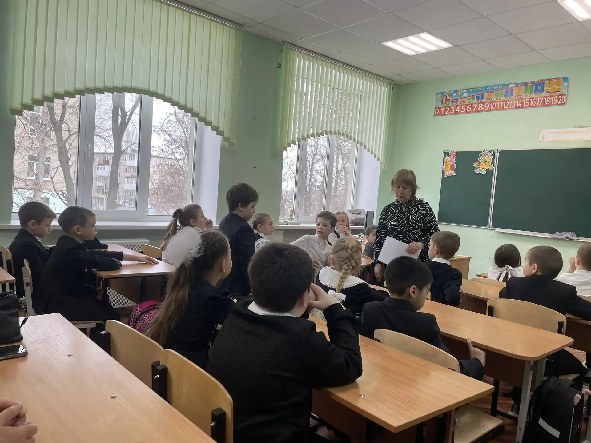 ПРАЗДНИК ПРОФЕССИЙ В 1В КЛАССЕ: ГОРДОСТЬ ЗА РОДИТЕЛЕЙ И МЕЧТЫ О БУДУЩЕМ!  В 1В классе прошел по-наст