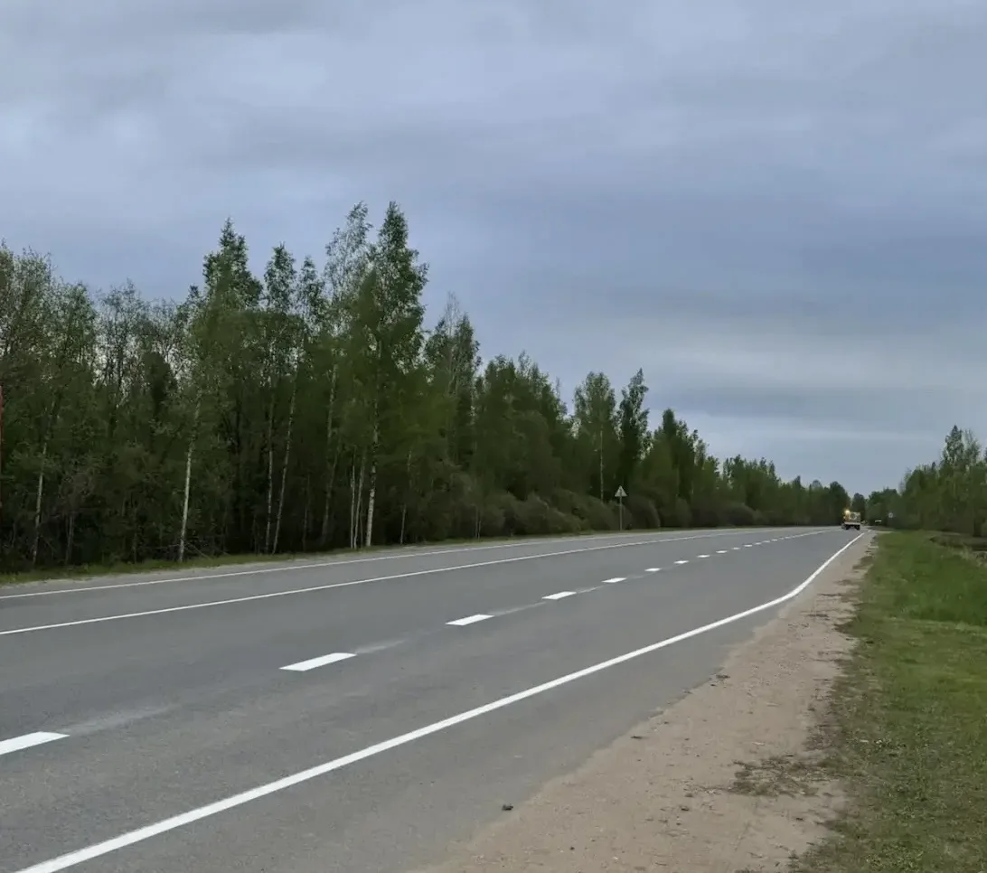 🛣️ До конца октября подрядчик обновит свыше 3800 км горизонтальной разметки на областн...