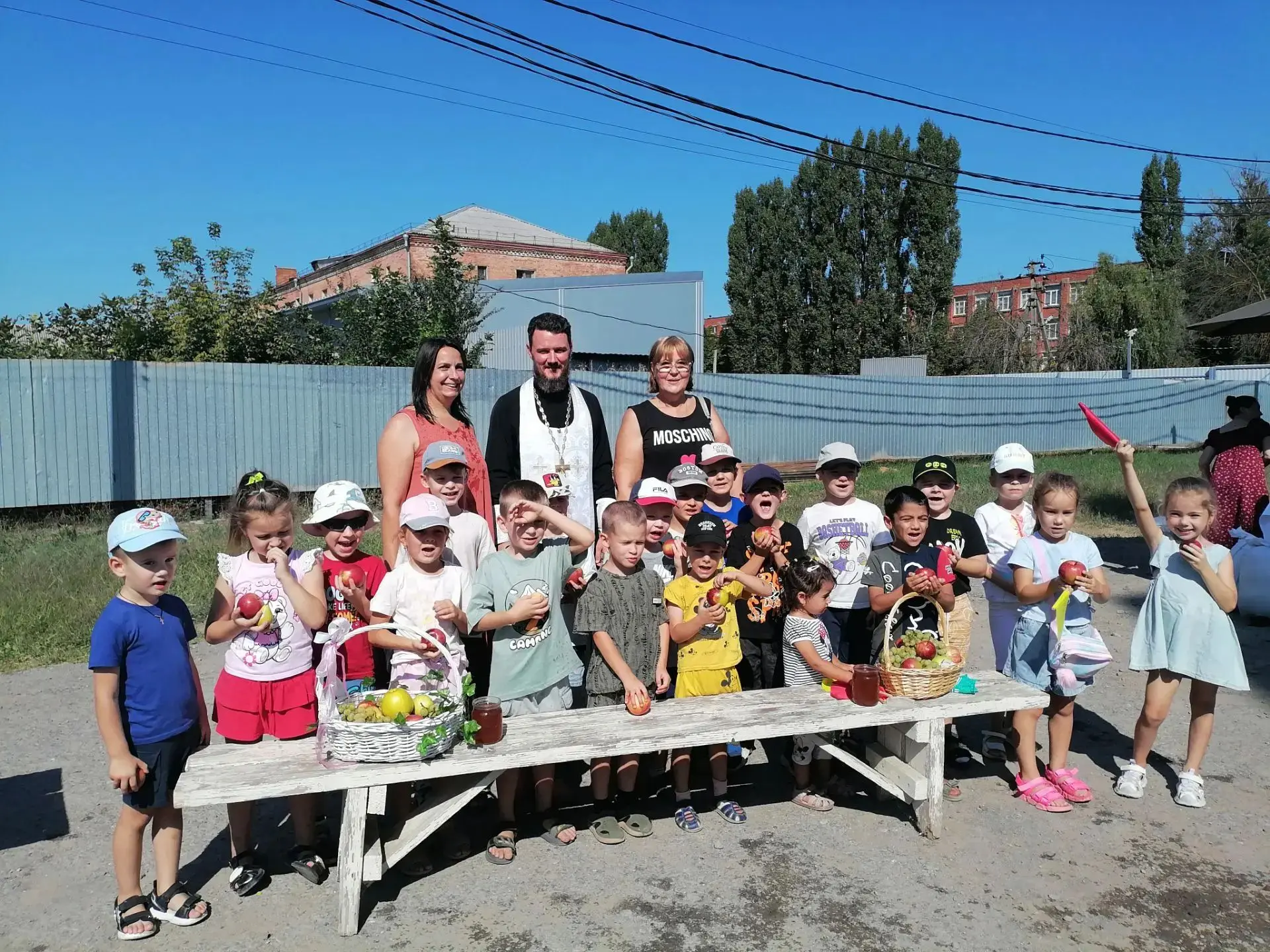 🍎✨ Яблочный Спас в храме: праздник света и добра ✨🍎