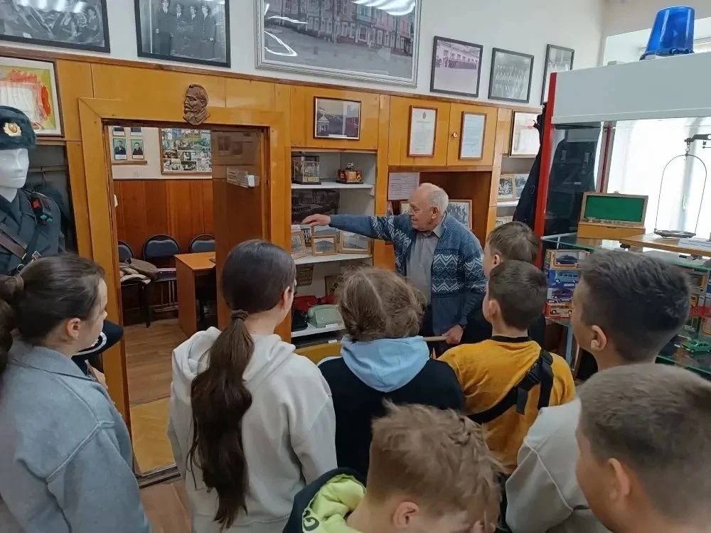📸 Пятиклассники — в гостях у истории правопорядка 👮‍♂️  Учащиеся 5 «В» класса побывали в Музее истор