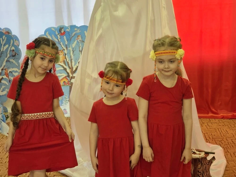 ТЕАТРАЛЬНАЯ НЕДЕЛЯ ЗАВЕРШИЛАСЬ ДОБРЫМИ СКАЗКАМИ!  🌟 Показы сказок народов России прошли и в других д