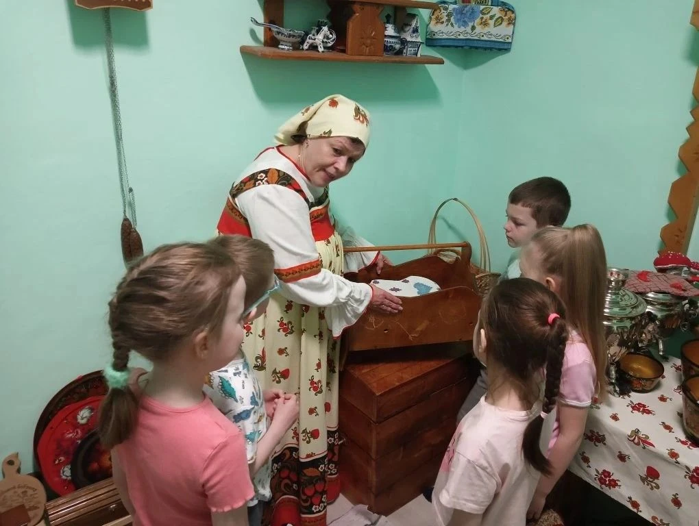 Воспитанники группы "Ромашка" (корпус1) посетили музей истории русского быта "Русская и...