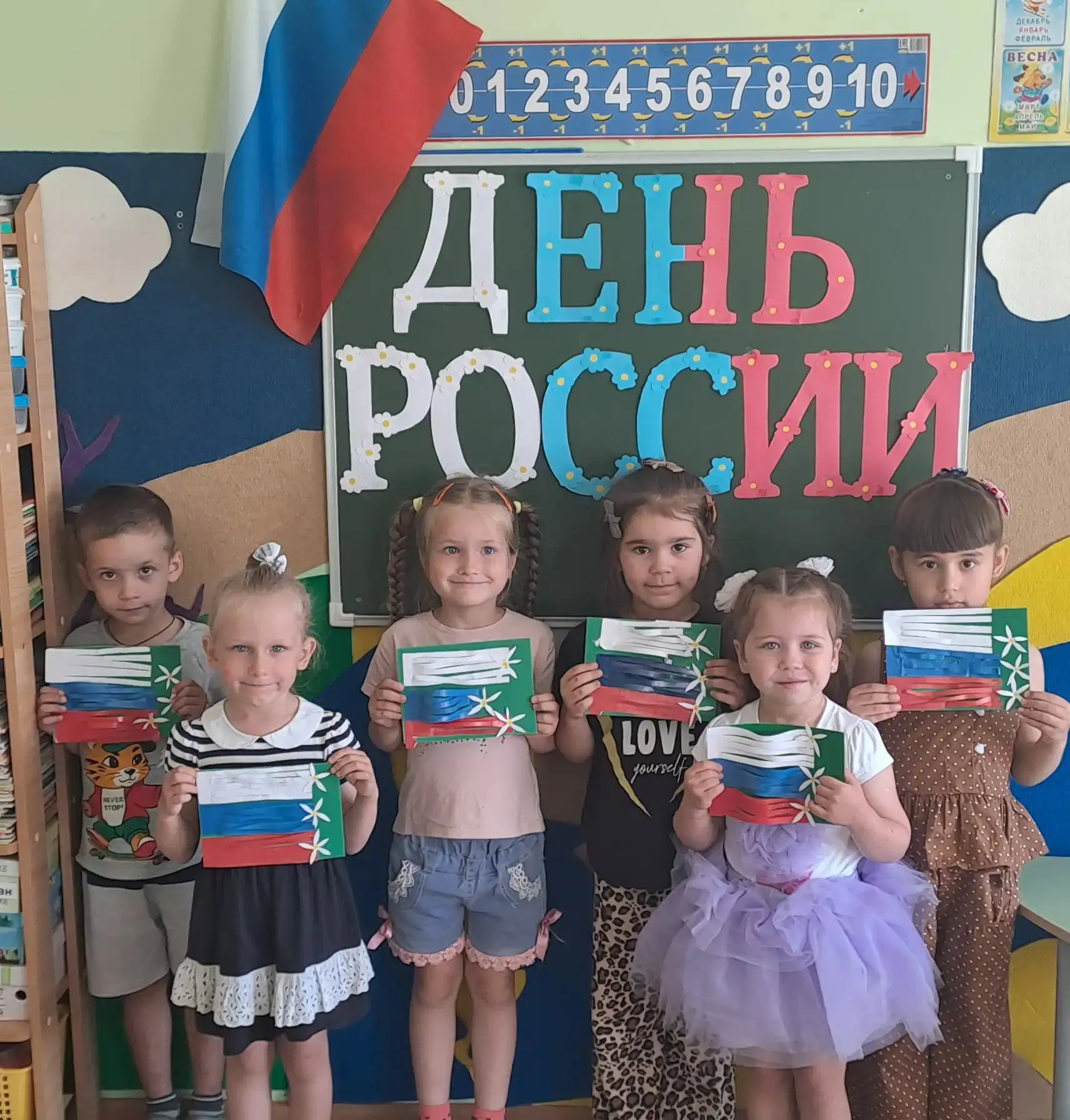 "Аппликация "Флаг России"🇷🇺

Воспитанники старшей группы «Светлячок» активно готовятся ко Дню Росс