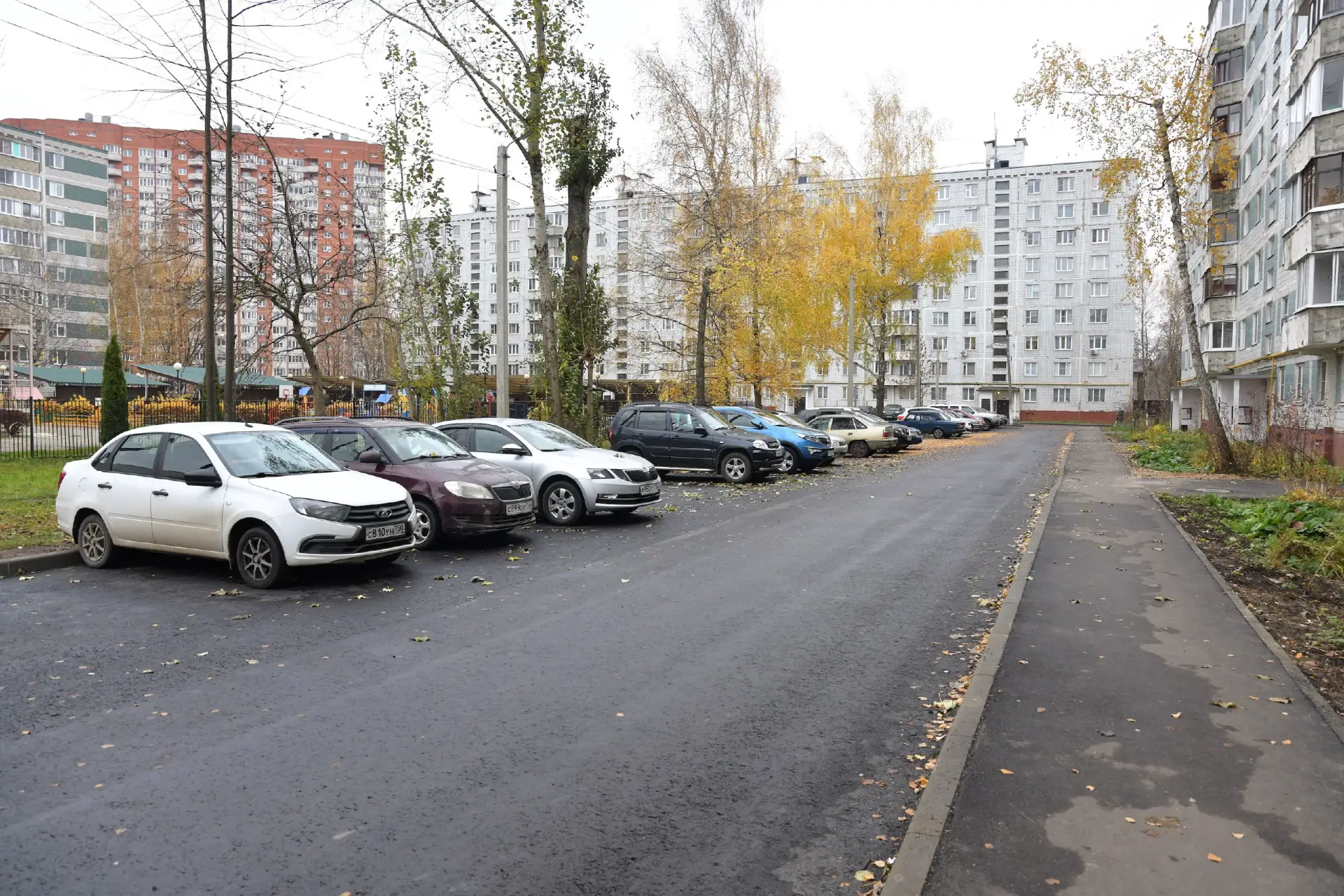 Дворовые территории в Дмитровском округе благоустраивают комплексно