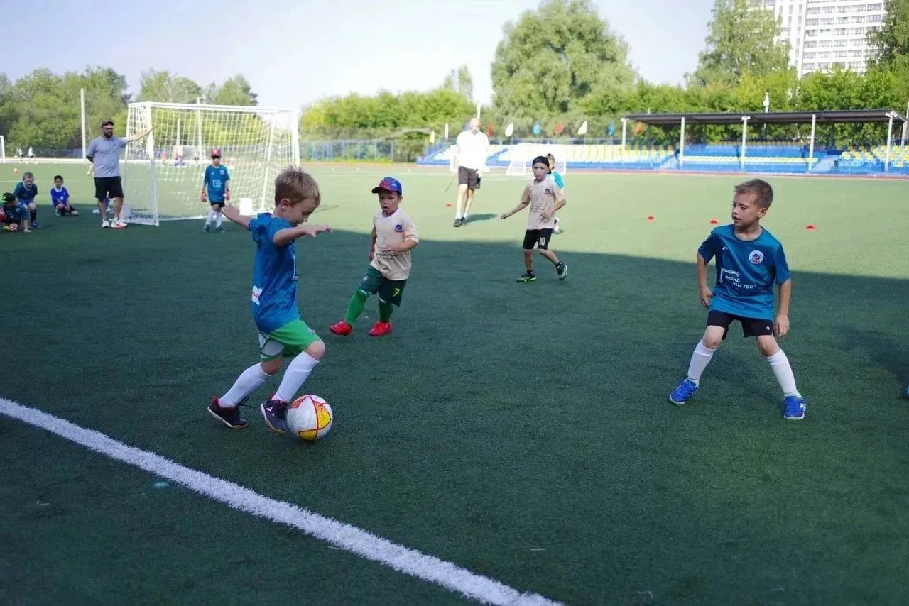 ⚽ СЕГОДНЯ В КАЛИНИНСКОМ РАЙОНЕ ПРОШЁЛ СПОРТИВНЫЙ ПРАЗДНИК, ПОСВЯЩЁННЫЙ ДНЮ ФИЗКУЛЬТУРНИКА!