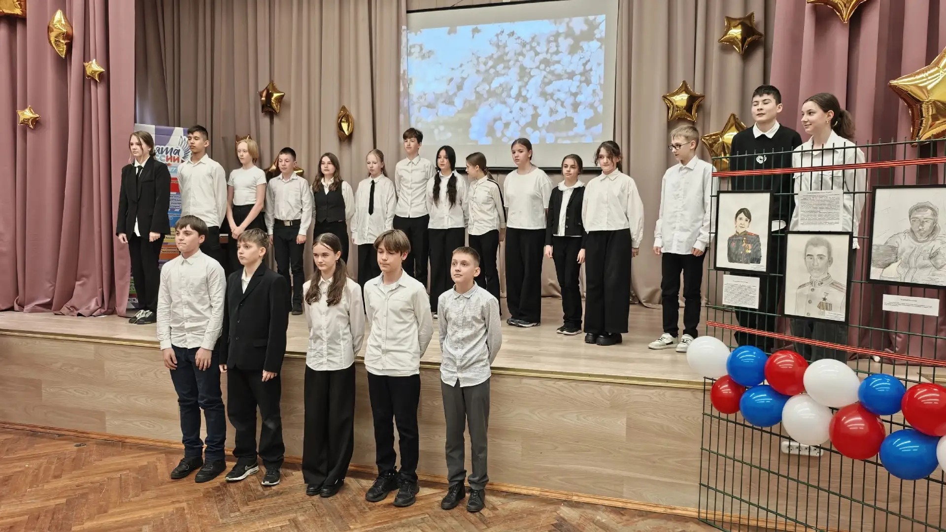 «Портрет Героя СВО»: память, уважение, благодарность  В школе прошло открытие выставки «Портрет Геро