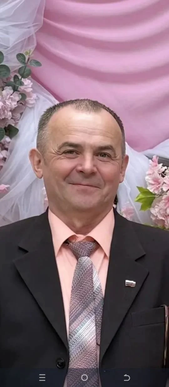 🎂 ПОЗДРАВЛЯЕМ 🎉 

Дорогой Михаил Юрьевич!
От всей души поздравляем Вас с Днём рождения! 🎂🍾

Ваш 