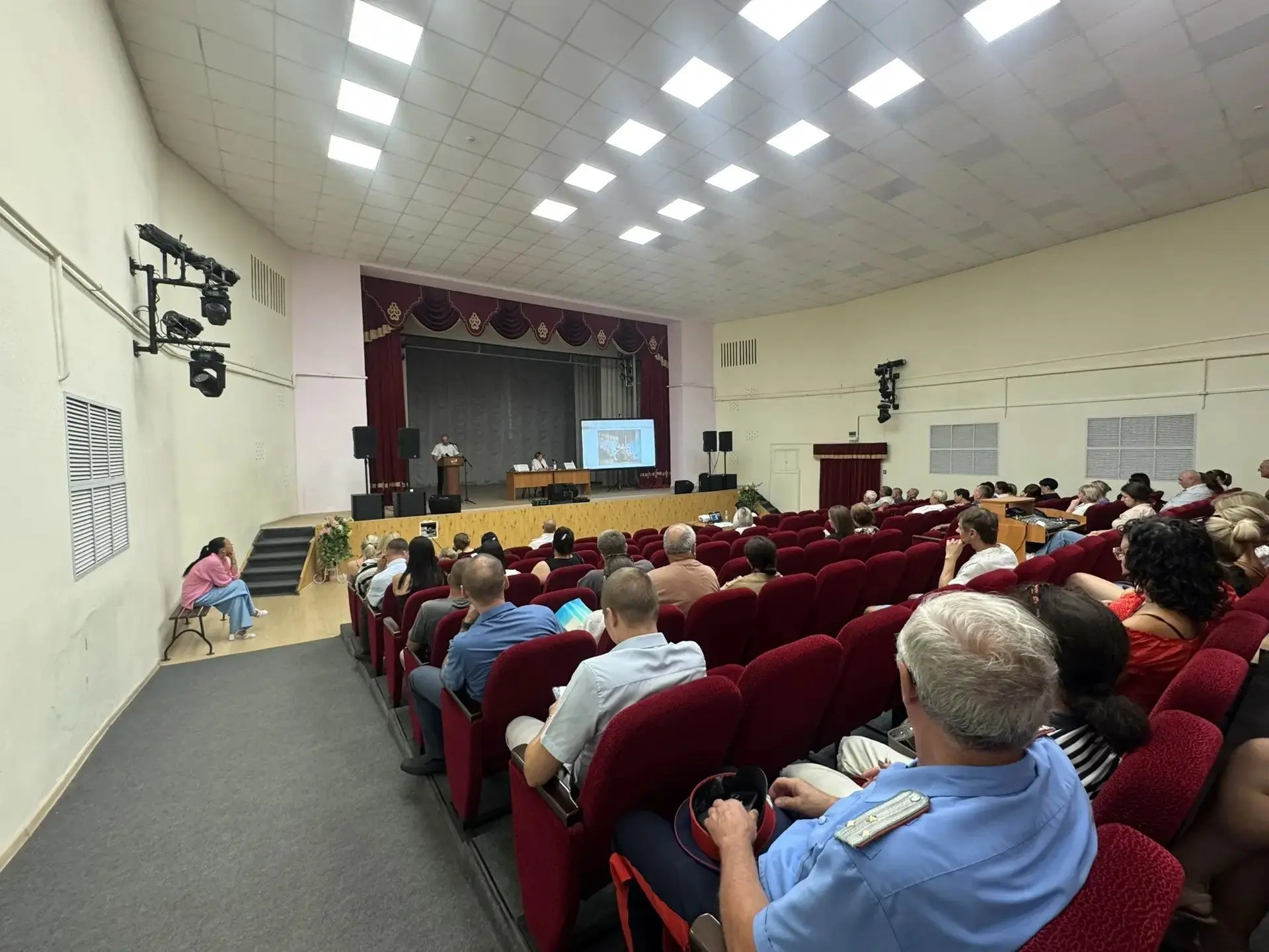 В станице Мишкинская состоялся отчёт перед населением главы Администрации Мишкинского с...