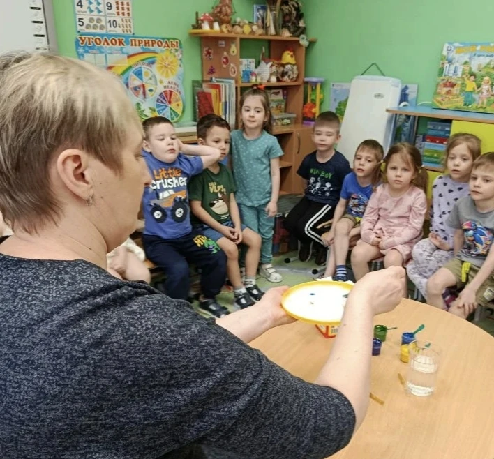 > 🧪 Маленькие учёные средней группы №4 проводят удивительные опыты!
