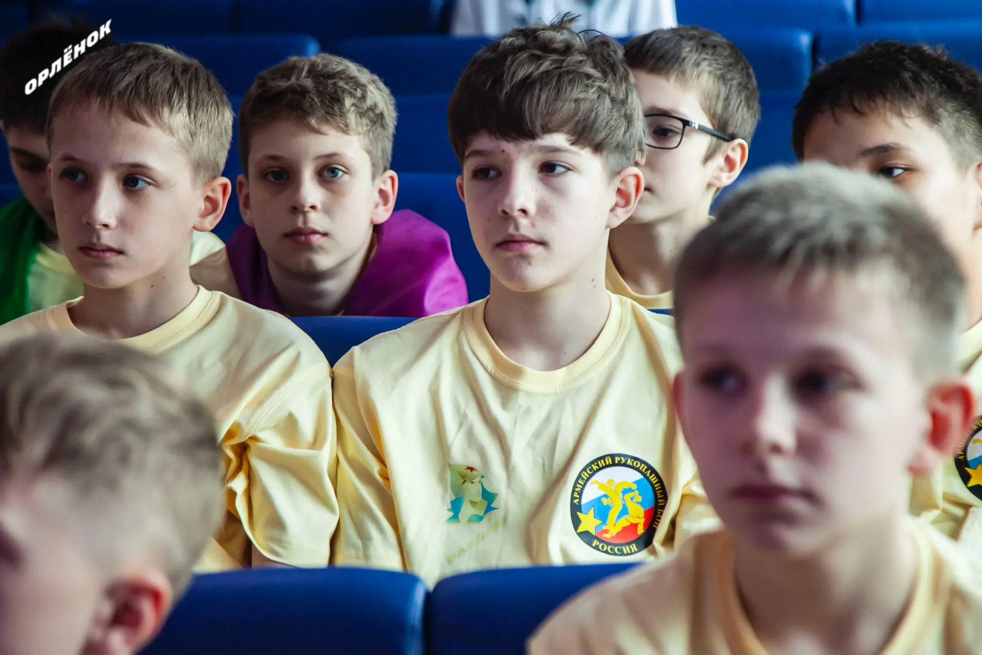 Всегда идти вперёд и становиться сильным 💪  В «Орлёнке» девчонки и мальчишки встретились с Героем Ро