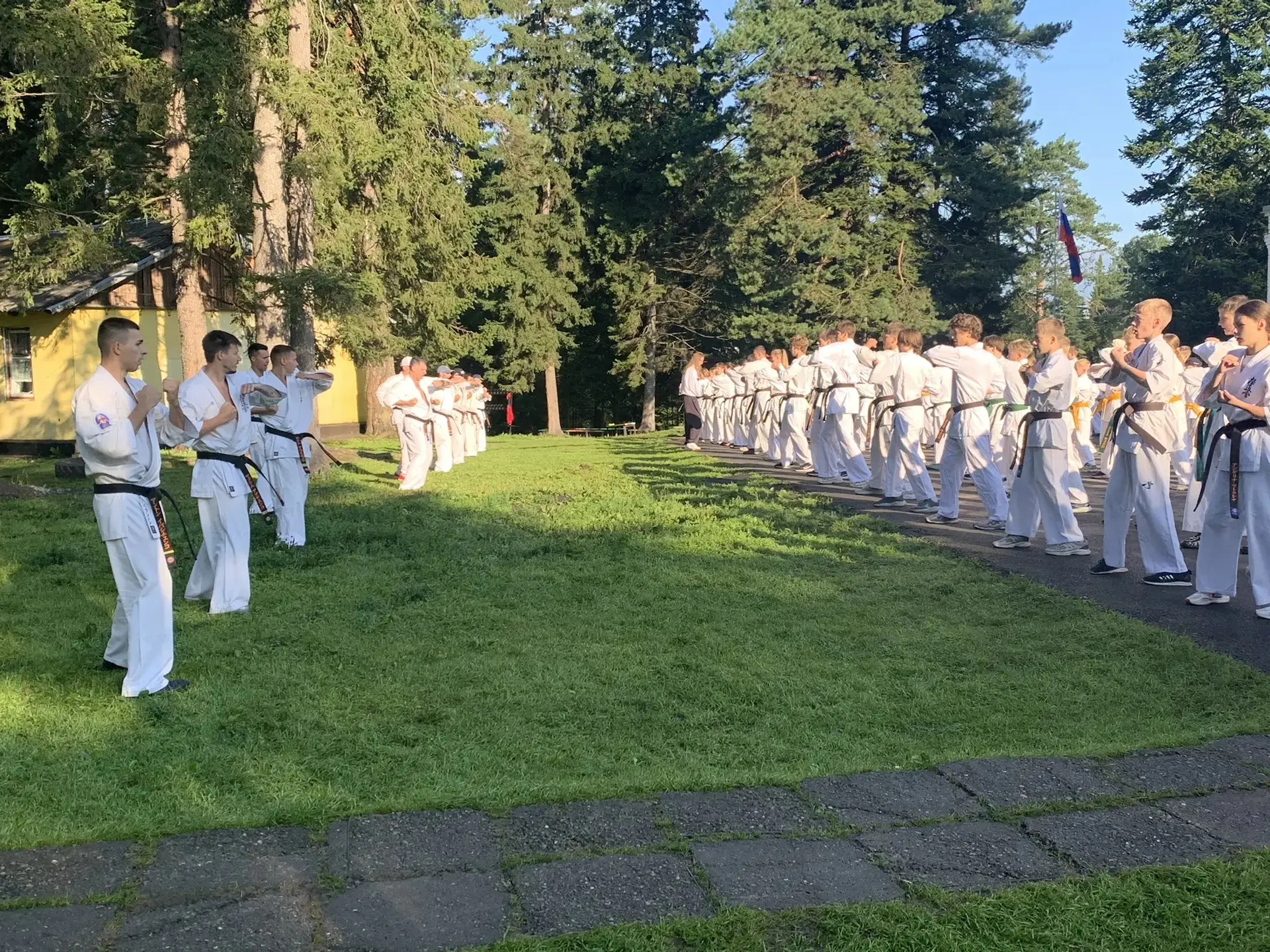 🥋Дух воина сквозь поколения!🔥
Лето, сборы, интенсивные тренировки... А посреди этого — момент для 