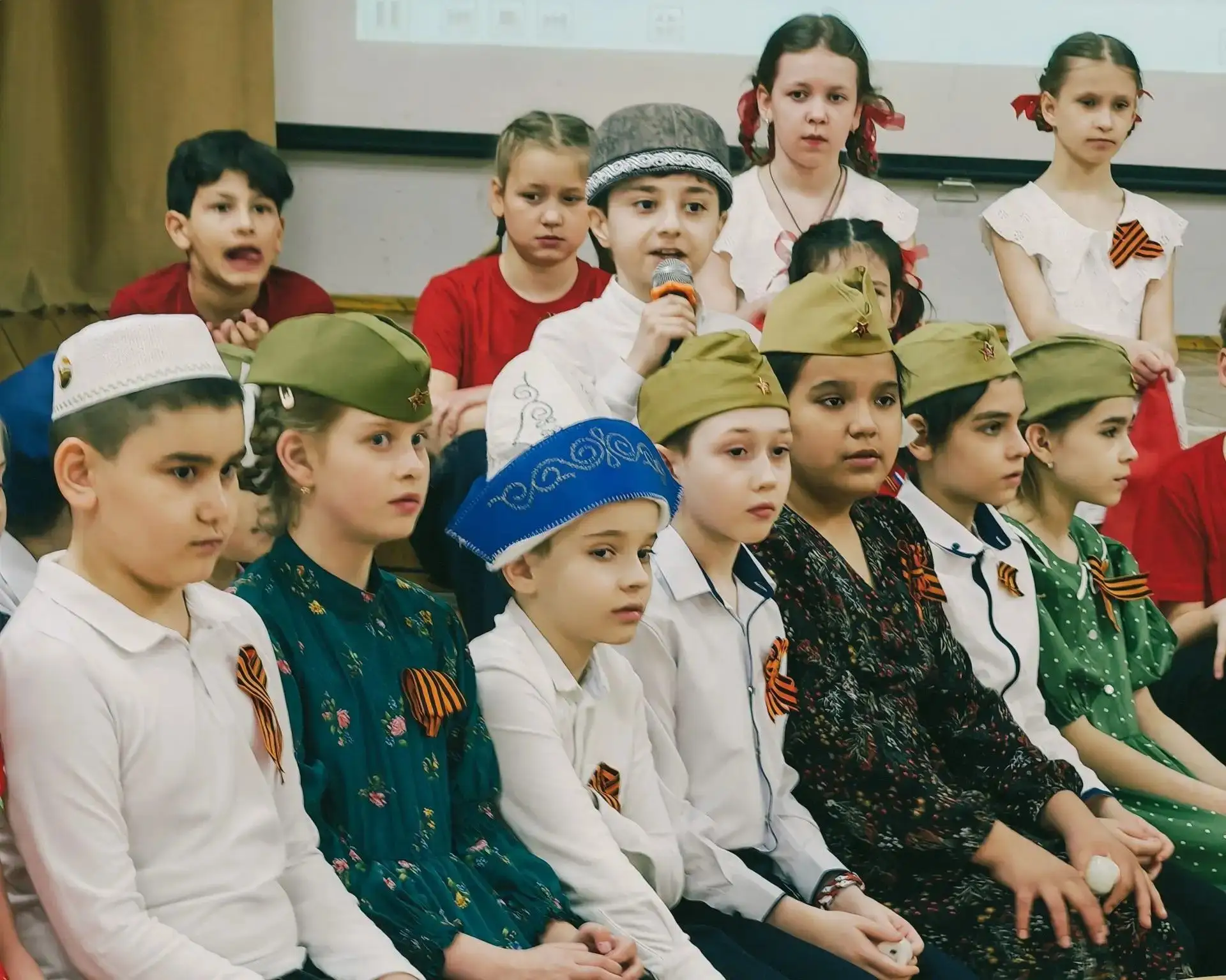 🕊 Сердцем к подвигу: Литературно-музыкальная композиция в честь 9 Мая  В преддверии 9 Мая во втором 