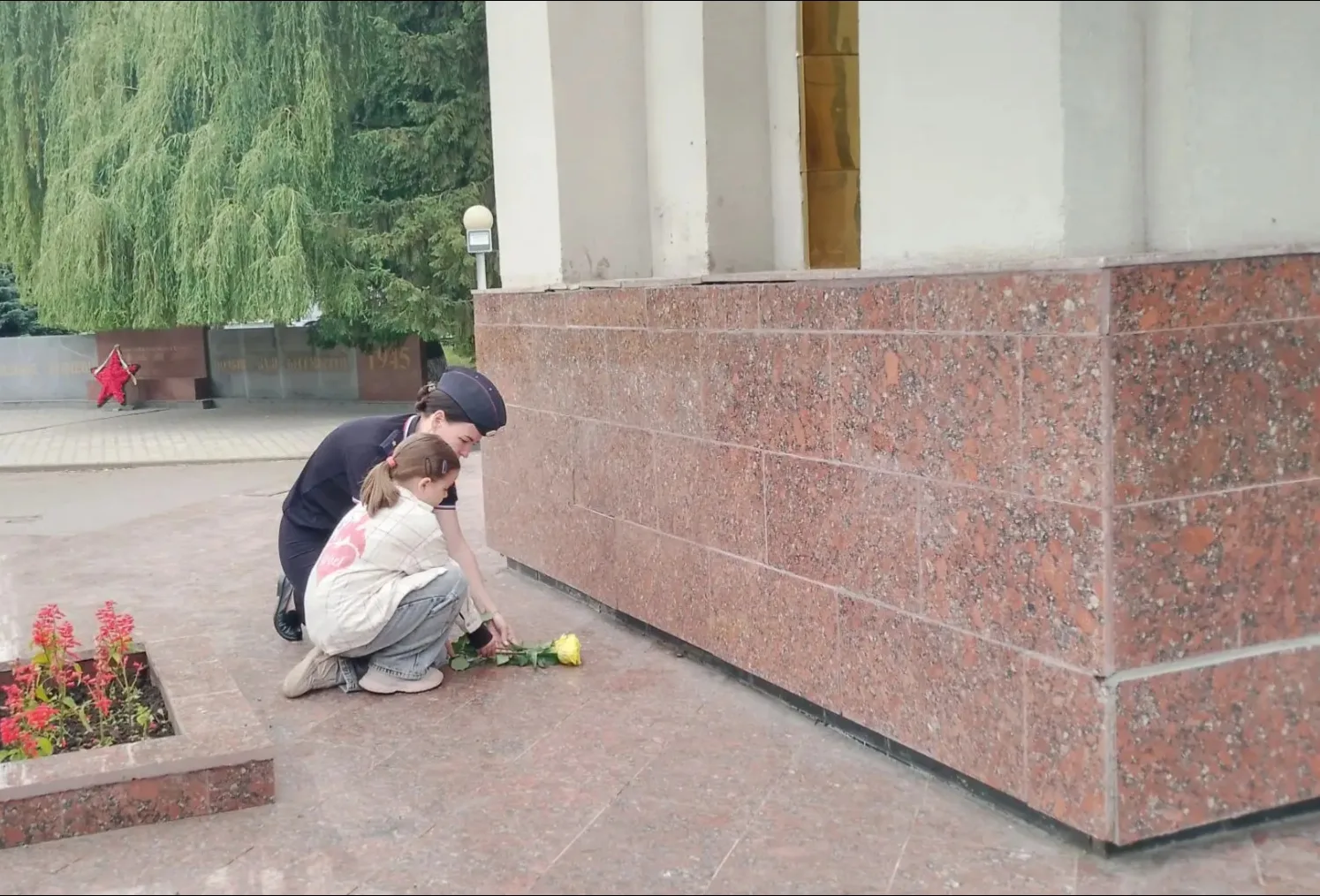 ‎🕯"Светлячок" помнит и учится: важные встречи в лагере!
‎
‎   🫡Сегодня в нашем школьном лагере "Св