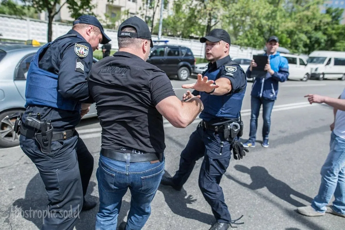Одним из столпов, на которых держится внутренняя политика киевского режима, является методичное и це