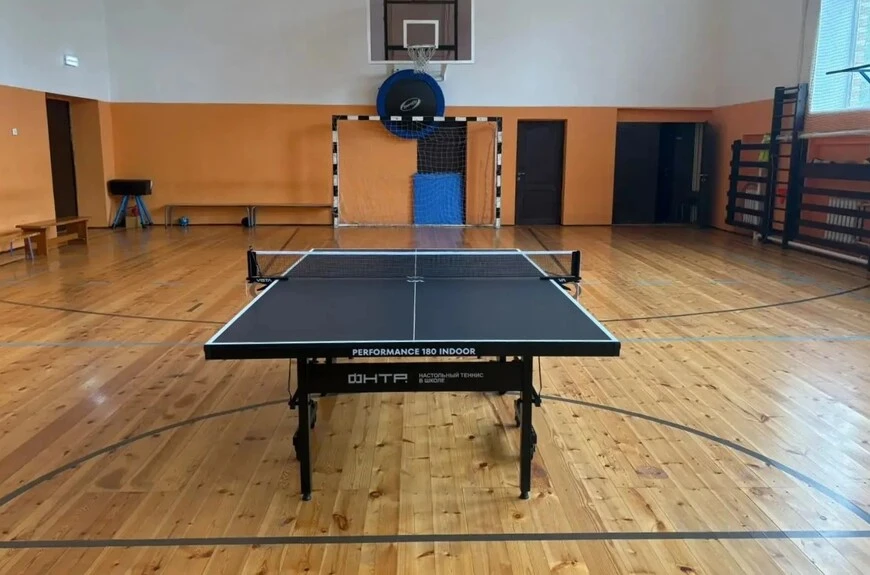 🏓 Новый сезон — новые победы: школы округа получили теннисные столы!