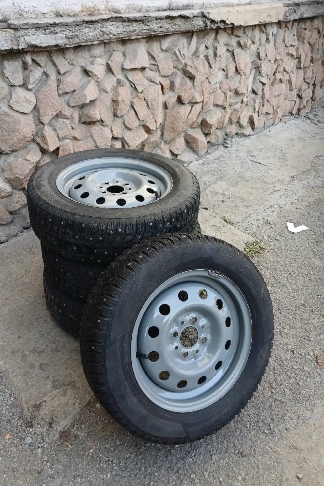 Комплект зимних колёс.