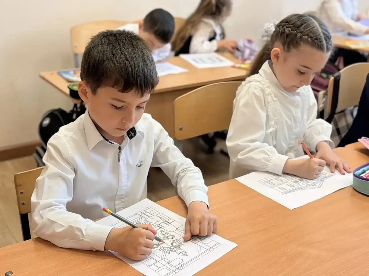 🎨Творчество и мир  🖍️ 18 мая, в День музеев, советник директора по воспитанию лицея №1 г. Усть-Джегу