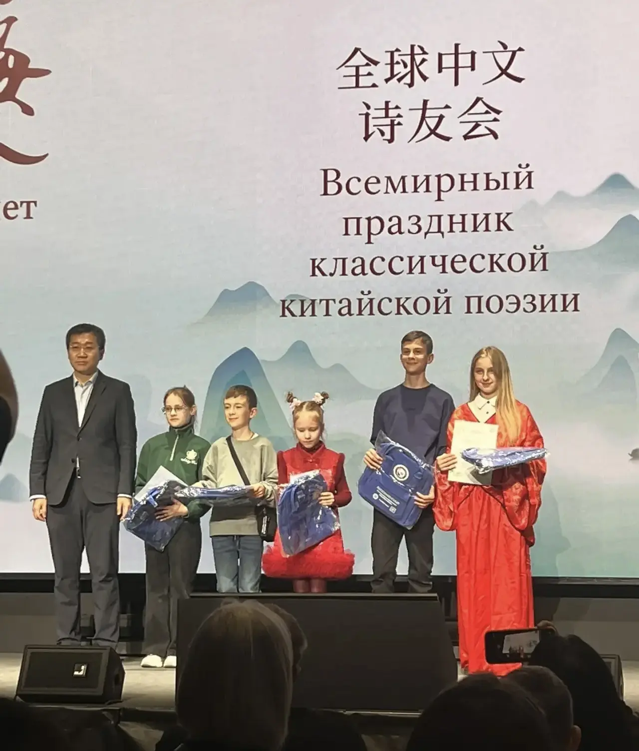 🇨🇳✨ Год открытий, достижений и новых горизонтов!

Учебный год завершился, а вместе с ним подошёл к